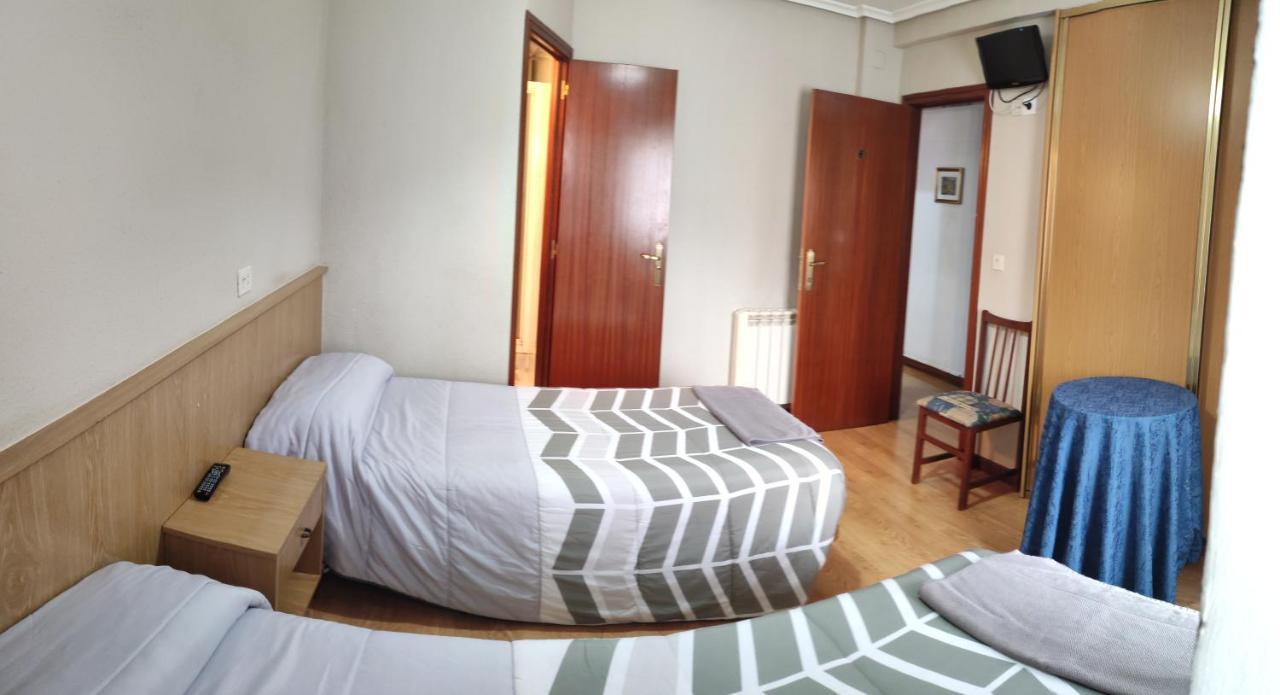 Hostal Castilla Миранда де Эбро Экстерьер фото