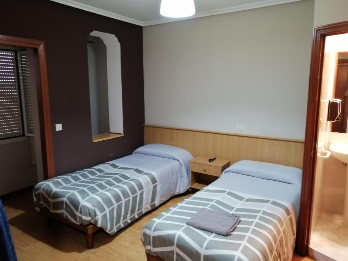 Hostal Castilla Миранда де Эбро Номер фото